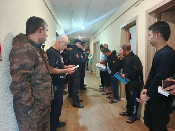 В Калининградской области с начала октября транспортная полиция проверила  более 250 мигрантов   - Новости Калининграда | Фото: пресс-служба Западного ЛУ МВД России на транспорте 
