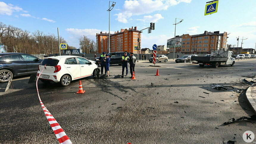 На перекрёстке в Гурьевске, где машины влетали в аптеку, установили камеру - Новости Калининграда | Фото: Александр Подгорчук / Архив «Клопс»