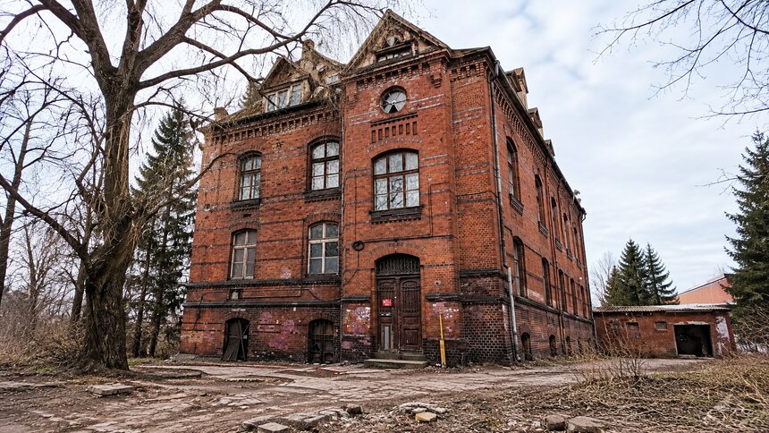 В Калининграде выставили на продажу здание бывшего приюта Иоханна на Литовском Валу - Новости Калининграда | Иллюстрация: Ксения Александрова / «Клопс»