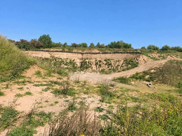 В Правдинском районе мототрассу очистили от старых покрышек - Новости Калининграда | Фото: пресс-служба правительства Калининградской области