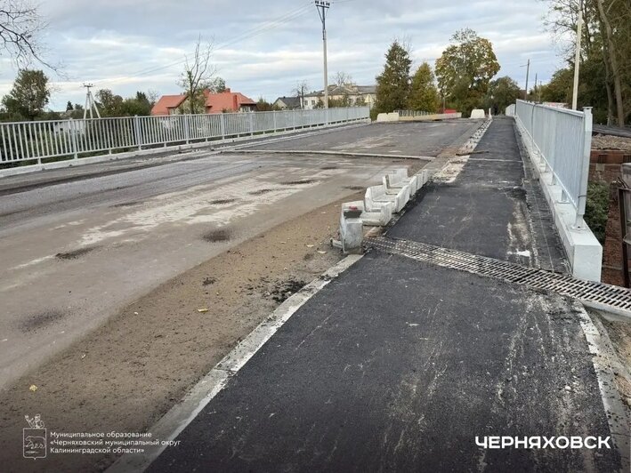 В ноябре в Черняховске после ремонта откроют одну из центральных улиц и важный для автомобилистов мост - Новости Калининграда | Фото: страница главы Черняховского муниципального округа Виктора Вобликова / «ВКонтакте»