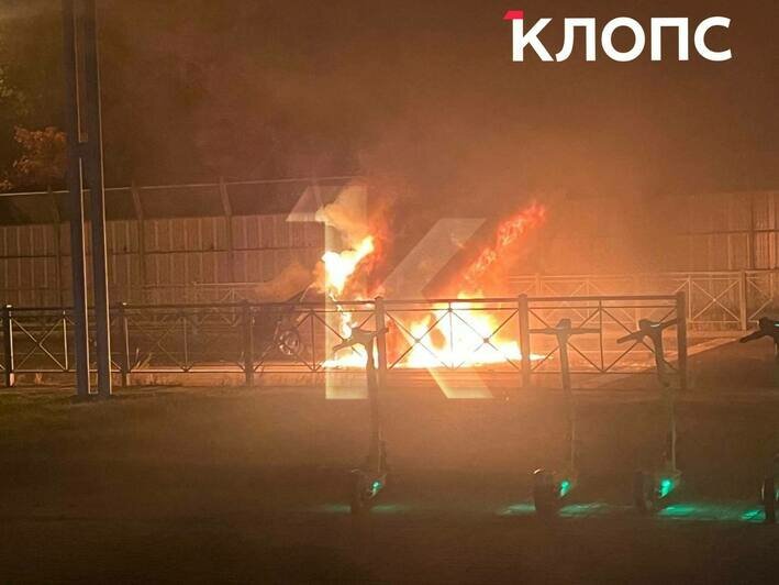 Ангелы из магазина: под Зеленоградском трое мужчин спасли водителя, потерявшего сознание в горящем авто (фото, видео) - Новости Калининграда | Фото: очевидцы