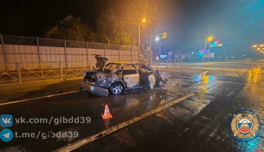 В аварии под Зеленоградском, где из горящей машины достали водителя без сознания, пострадал ещё один человек - Новости Калининграда | Фото: канал Госавтоинспекции Калининградской области / Макс