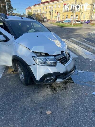 На перекрёстке у здания правительства столкнулись два авто, скорую пострадавшему вызвал водитель министра (фото) - Новости Калининграда | Фото: очевидцы