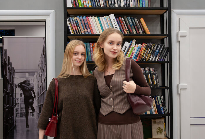 Дарья и Елена - представительницы калининградского книжного клуба «Душно, но не скуШно» | Фото: Маргарита Юркова