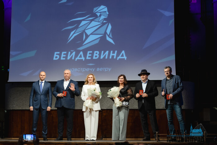 Глава региона вручил медали к 80-летию Калининградской области руководителям медиагруппы и предприятий холдинга | Фото: Татьяна Мозжухина
