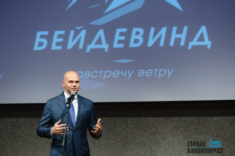 Награду Екатерине Пресняковой вручил глава региона Алексей Беспрозванных | Фото: Александр Подгорчук