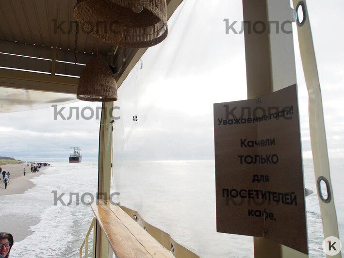 В Янтарном прибрежные кафе оказались «по колено» в море и рискуют не дожить до следующего сезона (фото)   - Новости Калининграда | Фото: Дмитрий