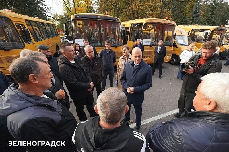 Поселковой школе в Зеленоградском районе выдали автобусы, оснащённые системой слежки за перемещением детей (фото) - Новости Калининграда | Фото: сообщество администрации Зеленоградского муниципального округа / «ВКонтакте»