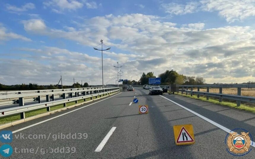 На подъезде к Храброво легковушка не выдержала дистанцию до другого авто, пострадал пассажир - Новости Калининграда | Фото: сообщество Госавтоинспекции Калининградской области / «ВКонтакте»
