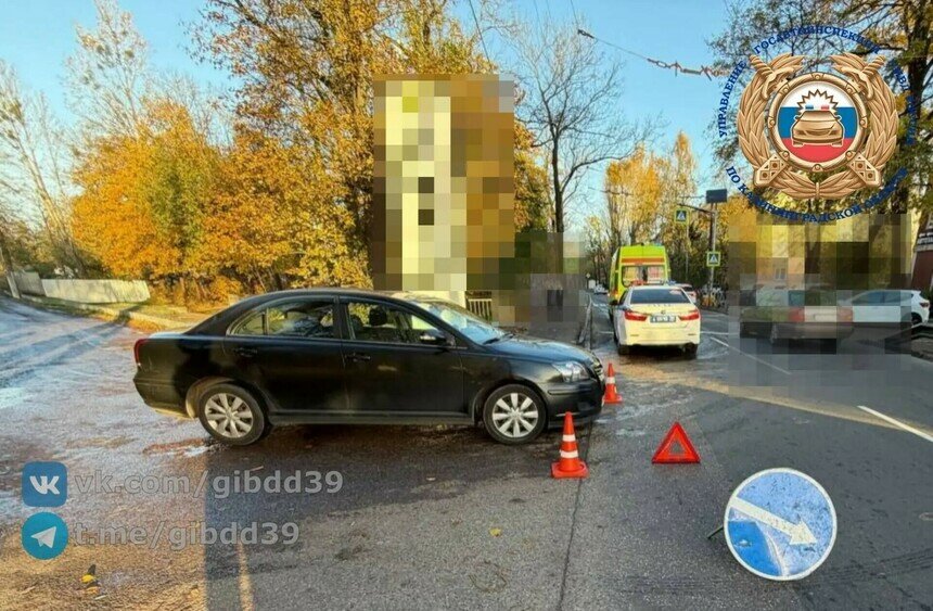 На Советском проспекте выезжавшая со двора машина сбила пенсионерку - Новости Калининграда | Фото: канал Госавтоинспекции Калининградской области / Макс