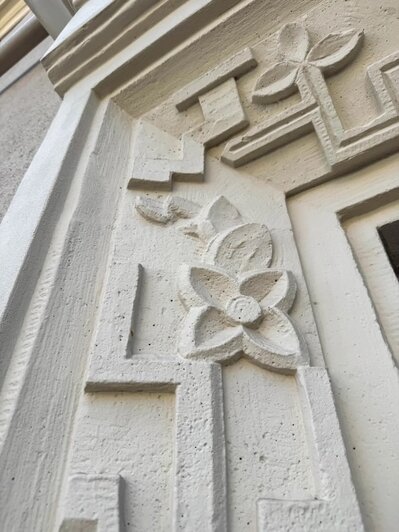 В Калининграде отремонтировали дом, где функционализм 1920-х соединился со сталинской архитектурой (фото) - Новости Калининграда | Фото: страница губернатора Калининградской области Алексея Беспрозванных / «ВКонтакте»