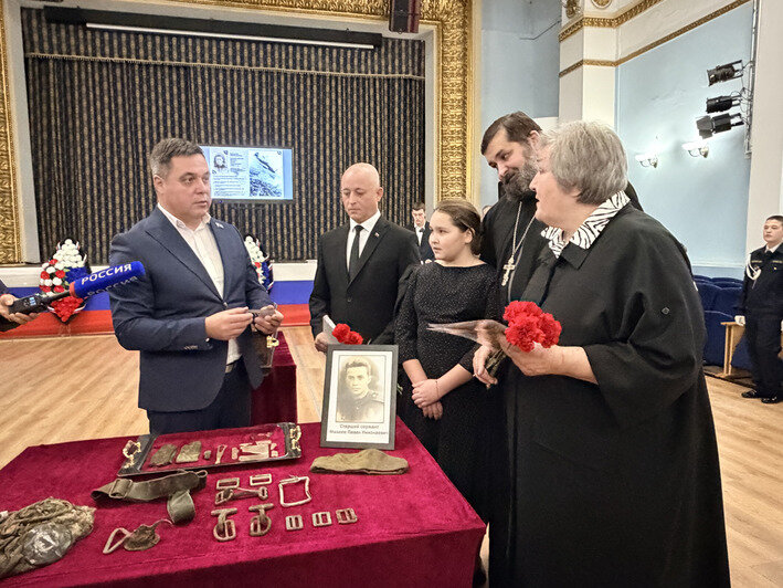 На церемонии двоюродная внучка героя профессор БФУ им. Канта Людмила Дорофеева не могла сдержать слёз | Евгения Иванкова